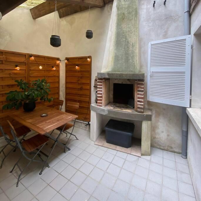 Appartement Charmant Hypercentre Avec Patio Prive Et Parking Orléans Exteriör bild
